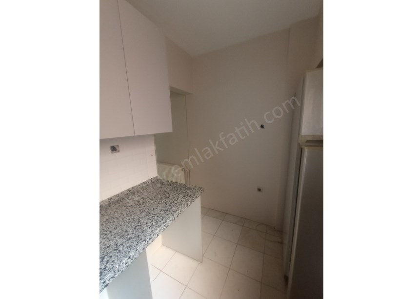 Kocamustafapaşa Milli Müdafaa Cad. Kiralık Daire 1+1 Temiz Çift Cepheli