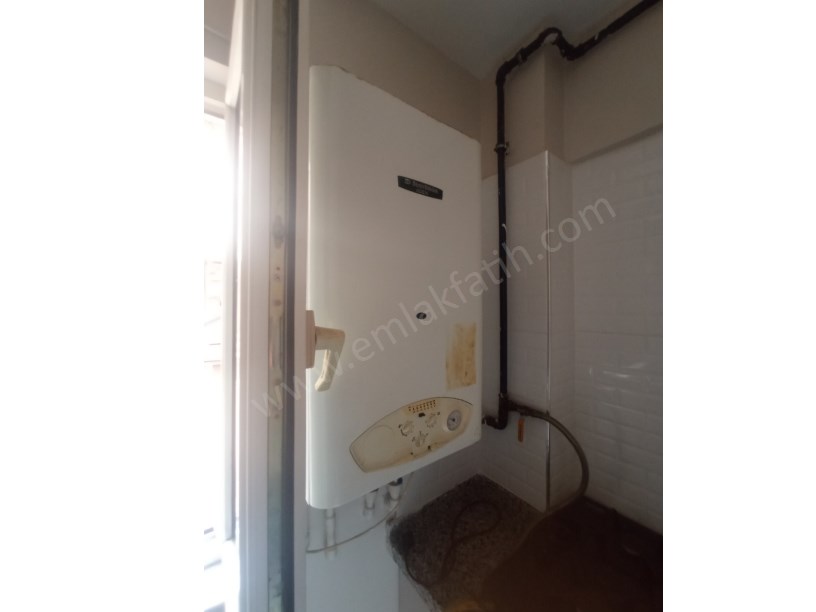 Kocamustafapaşa Milli Müdafaa Cad. Kiralık Daire 1+1 Temiz Çift Cepheli