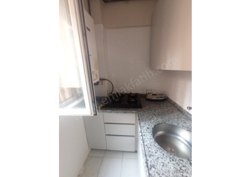 Kocamustafapaşa Milli Müdafaa Cad. Kiralık Daire 1+1 Temiz Çift Cepheli