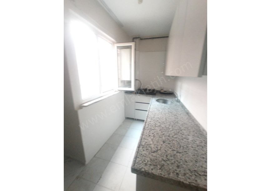 Kocamustafapaşa Milli Müdafaa Cad. Kiralık Daire 1+1 Temiz Çift Cepheli