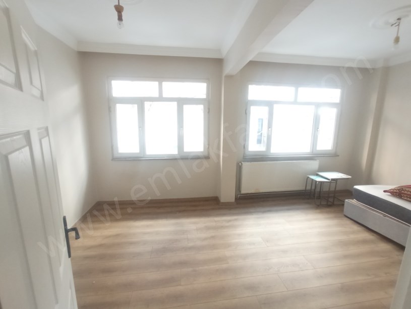 Kocamustafapaşa Milli Müdafaa Cad. Kiralık Daire 1+1  ( ESKİ PORTFÖY )