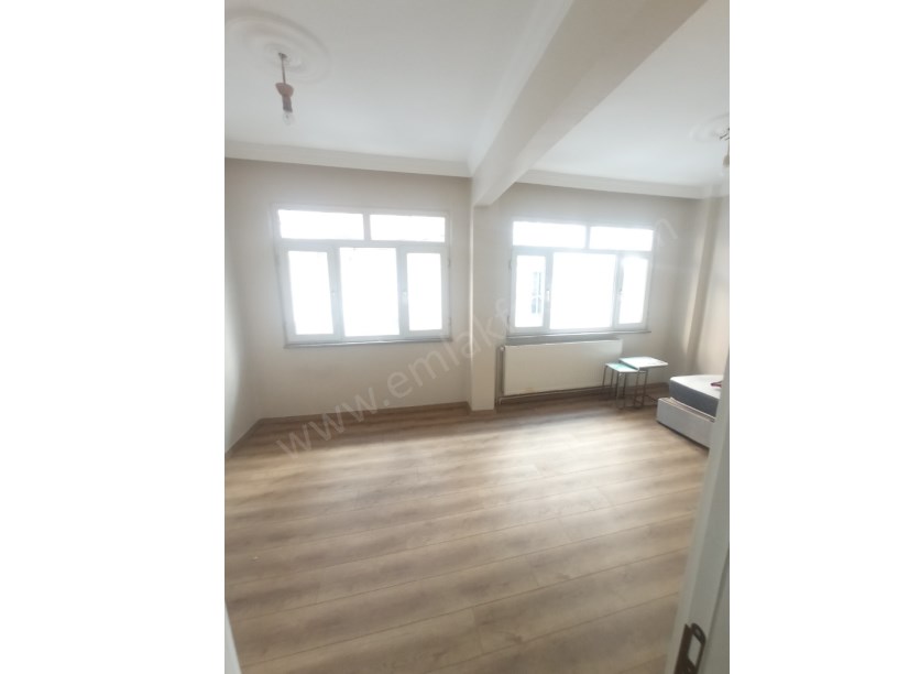 Kocamustafapaşa Milli Müdafaa Cad. Kiralık Daire 1+1 Temiz Çift Cepheli