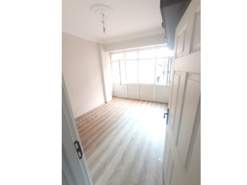 Kocamustafapaşa Milli Müdafaa Cad. Kiralık Daire 1+1 Temiz Çift Cepheli