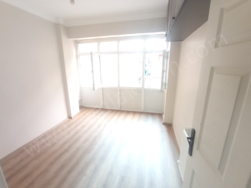 Kocamustafapaşa Milli Müdafaa Cad. Kiralık Daire 1+1 Temiz Çift Cepheli