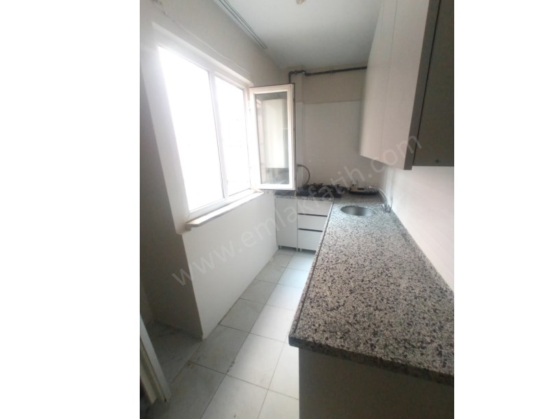 Kocamustafapaşa Milli Müdafaa Cad. Kiralık Daire 1+1 Temiz Çift Cepheli