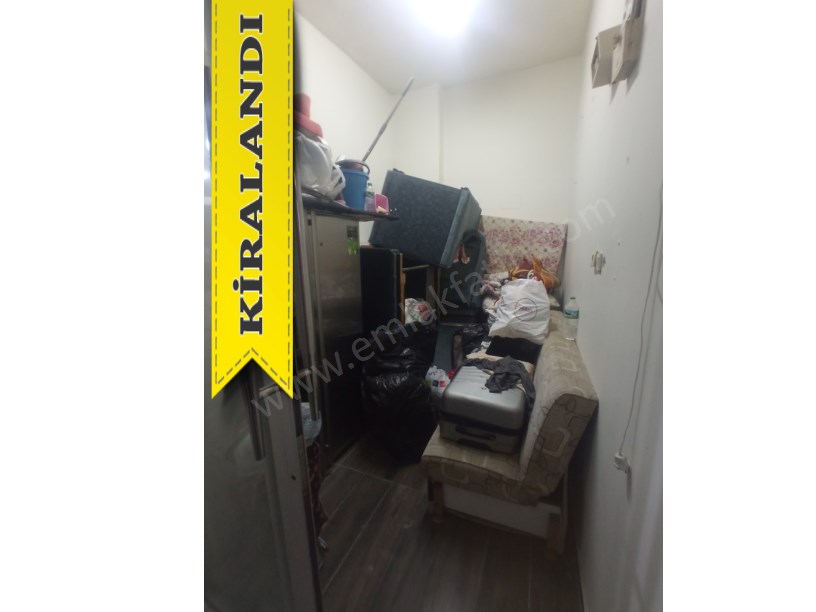FATİH EMLAKTAN ANA CADDE ÜZERİ PASAJ İÇİ 8 m² Depo