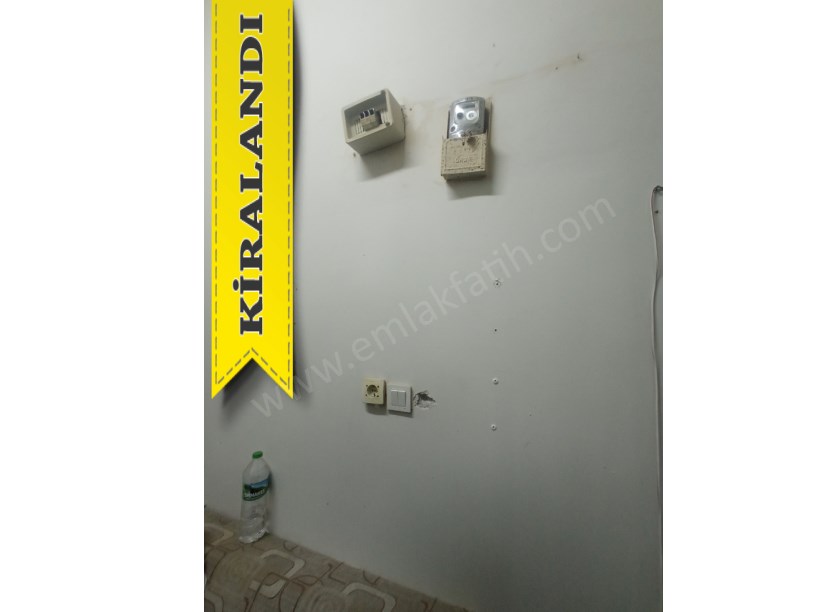 FATİH EMLAKTAN ANA CADDE ÜZERİ PASAJ İÇİ 8 m² Depo