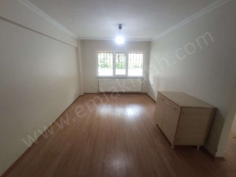 Yedikule Samancı Odaları Sk. Kiralık Daire 2+1 Temiz Büyük Bahçeli