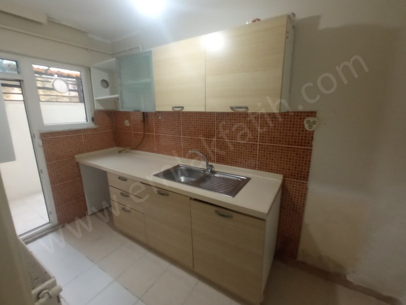 Yedikule Samancı Odaları Sk. Kiralık Daire 2+1 Temiz Büyük Bahçeli