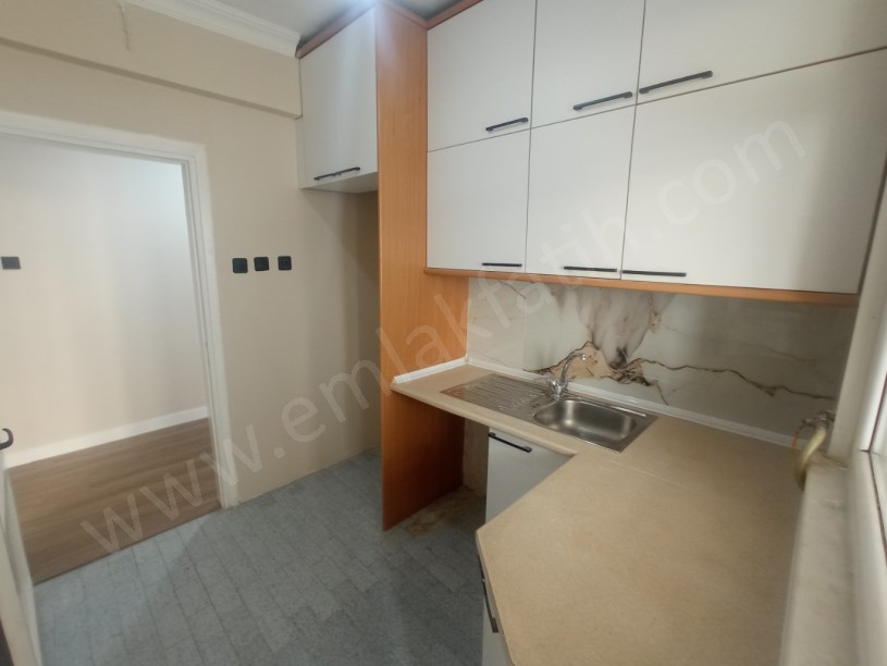 Kocamustafapaşa İzci Türk Sok. BOŞ 3+1 Satılık Daire Yapılı 1.KAT Daire