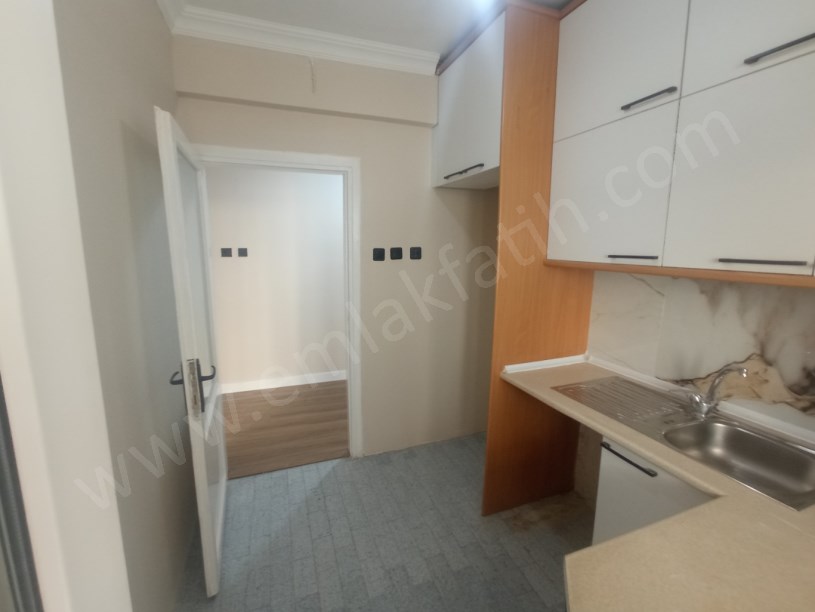 Kocamustafapaşa İzci Türk Sok. BOŞ 3+1 Satılık Daire Yapılı 1.KAT Daire