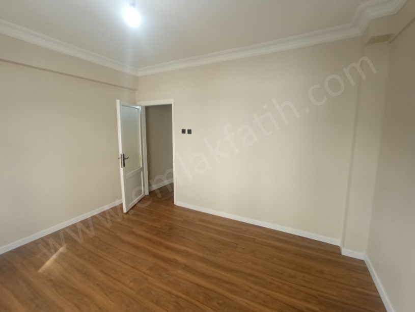 Kocamustafapaşa İzci Türk Sok. BOŞ 3+1 Satılık Daire Yapılı 1.KAT Daire