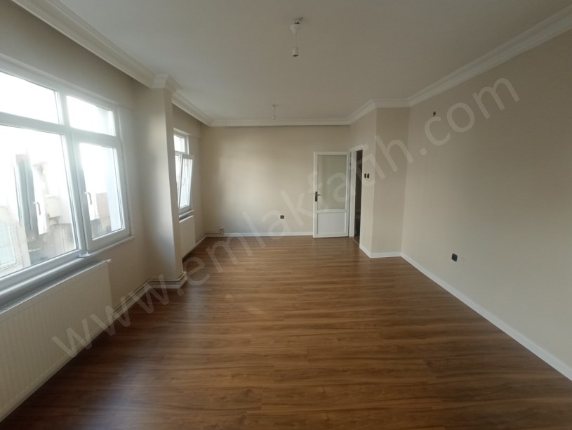 Kocamustafapaşa İzci Türk Sok. BOŞ 3+1 Satılık Daire Yapılı 1.KAT Daire