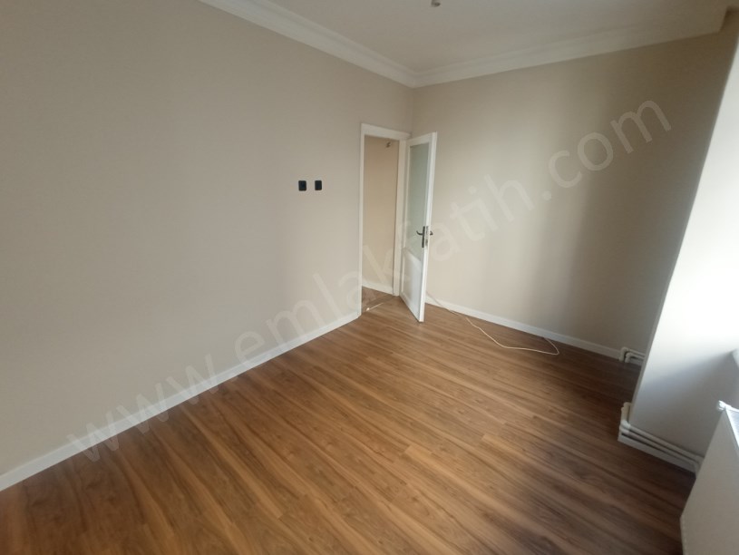 Kocamustafapaşa İzci Türk Sok. BOŞ 3+1 Satılık Daire Yapılı 1.KAT Daire