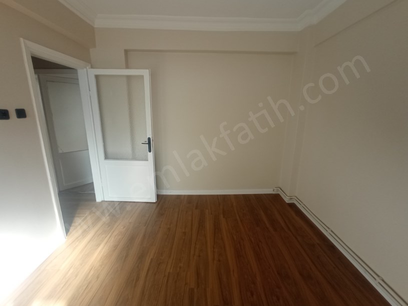 Kocamustafapaşa İzci Türk Sok. BOŞ 3+1 Satılık Daire Yapılı 1.KAT Daire