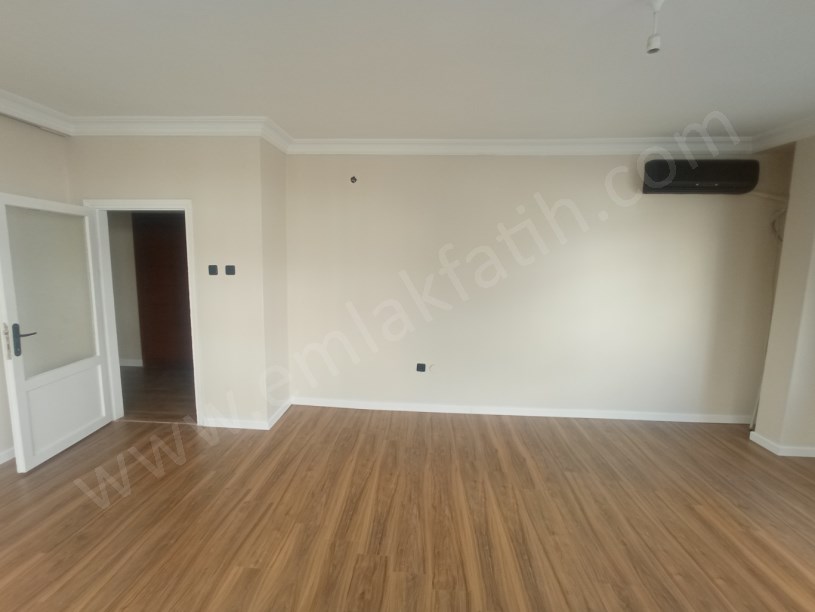 Kocamustafapaşa İzci Türk Sok. BOŞ 3+1 Satılık Daire Yapılı 1.KAT Daire