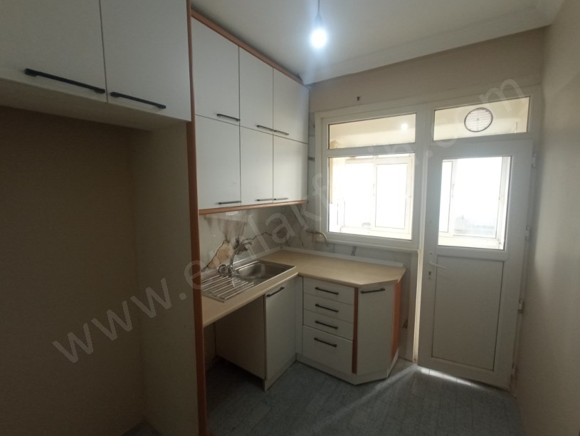 Kocamustafapaşa İzci Türk Sok. BOŞ 3+1 Satılık Daire Yapılı 1.KAT Daire