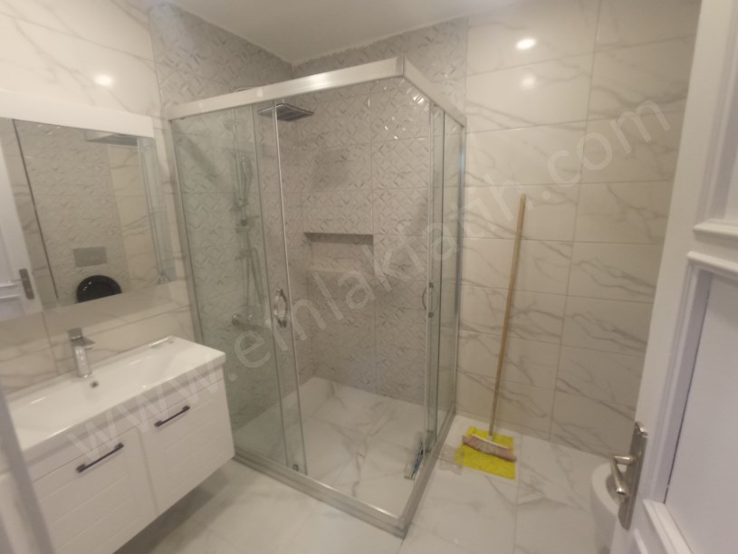 Kocamustafapaşa Nafız Gürman Caddesi Lüks Yapılı Kiralık Daire 3+1 Yeni Tadilatlı