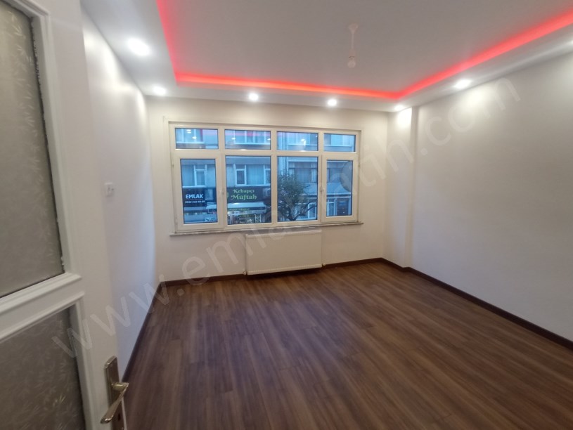 Kocamustafapaşa Nafız Gürman Caddesi Lüks Yapılı Kiralık Daire 3+1 Yeni Tadilatlı