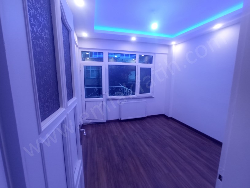 Kocamustafapaşa Nafız Gürman Caddesi Lüks Yapılı Kiralık Daire 3+1 Yeni Tadilatlı