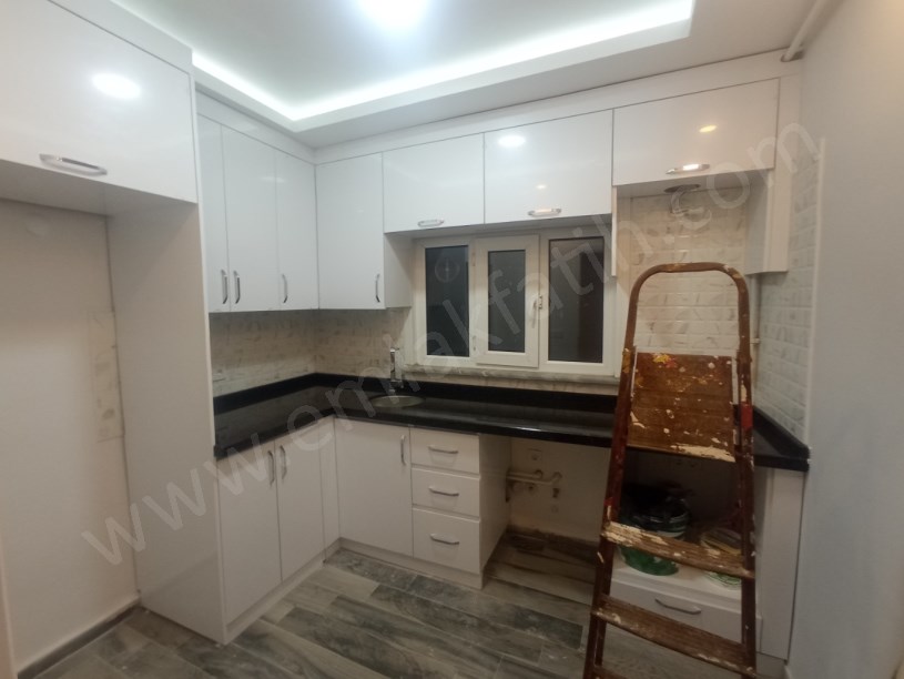 Kocamustafapaşa Nafız Gürman Caddesi Lüks Yapılı Kiralık Daire 3+1 Yeni Tadilatlı