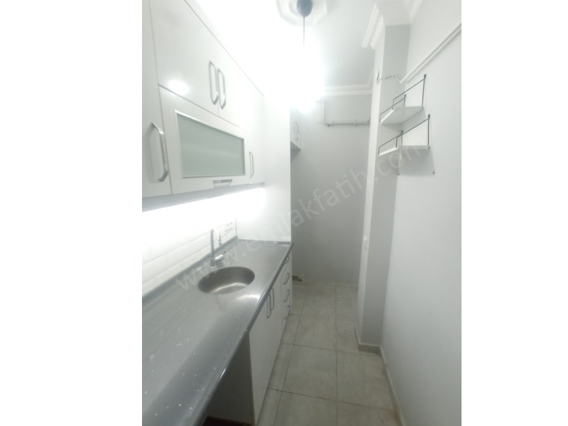 Kocamustafapaşa Hacıkadın Caddesi Full Yapılı Temiz Daire 2+1 ( ►) Video Var