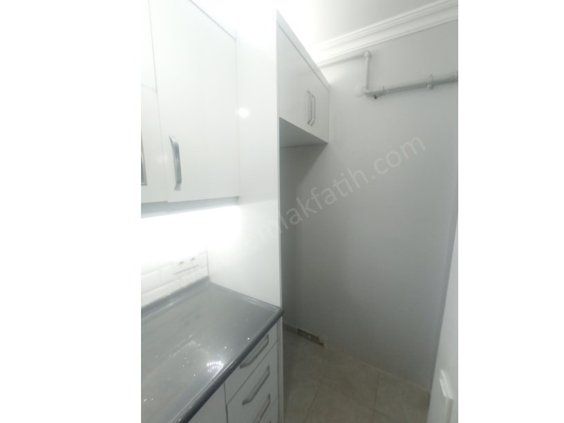 Kocamustafapaşa Hacıkadın Caddesi Full Yapılı Temiz Daire 2+1 ( ►) Video Var