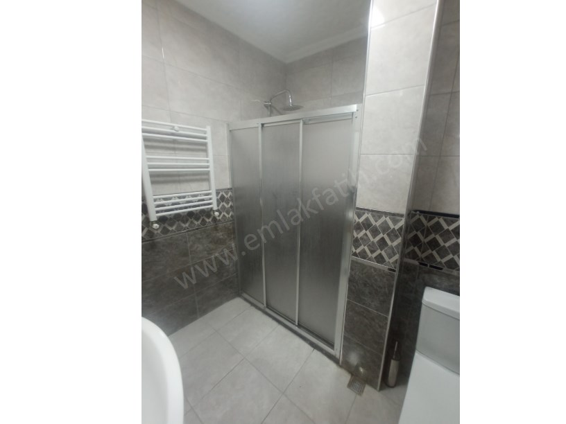 Kocamustafapaşa Hacıkadın Caddesi Full Yapılı Temiz Daire 2+1 ( ►) Video Var