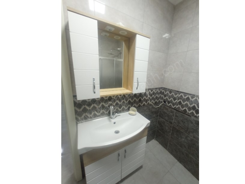 Kocamustafapaşa Hacıkadın Caddesi Full Yapılı Temiz Daire 2+1 ( ►) Video Var