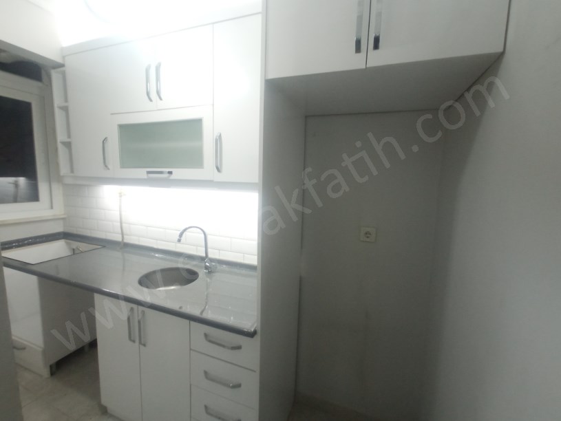 Kocamustafapaşa Hacıkadın Caddesi Full Yapılı Temiz Daire 2+1 ( ►) Video Var