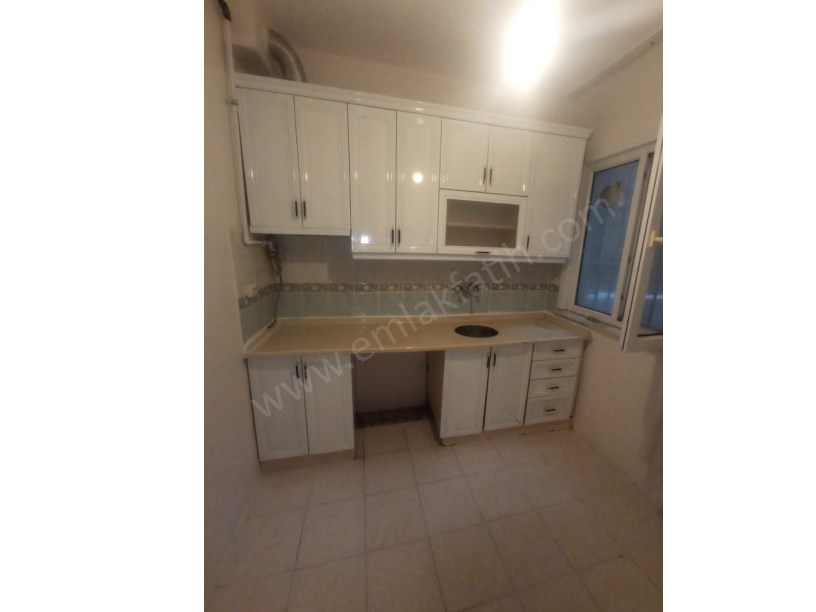 Kocamustafapaşa Merkezde Bayan Öğrenciye  Çalışana 1+0 Kombili Giriş Kat Daire