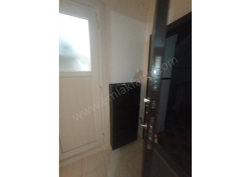 Kocamustafapaşa Merkezde Bayan Öğrenciye  Çalışana 1+0 Kombili Giriş Kat Daire