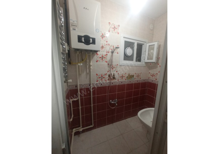 Kocamustafapaşa Merkezde Bayan Öğrenciye  Çalışana 1+0 Kombili Giriş Kat Daire