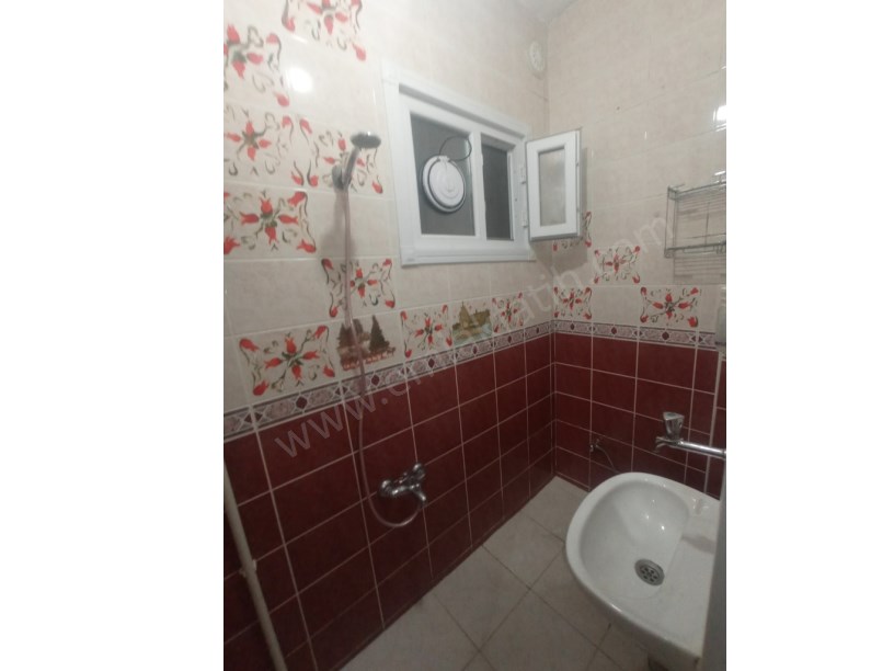 Kocamustafapaşa Merkezde Bayan Öğrenciye  Çalışana 1+0 Kombili Giriş Kat Daire