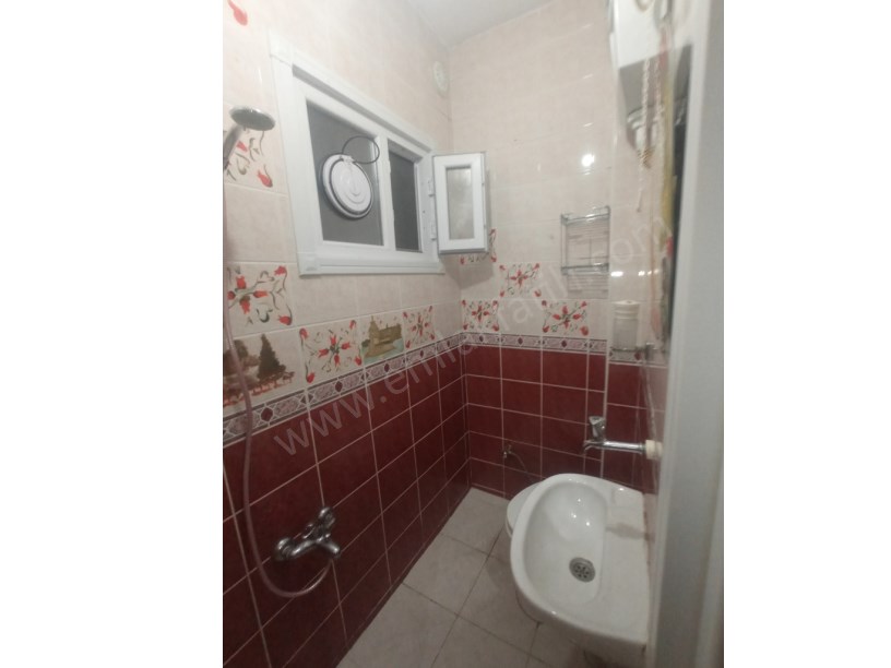 Kocamustafapaşa Merkezde Bayan Öğrenciye  Çalışana 1+0 Kombili Giriş Kat Daire