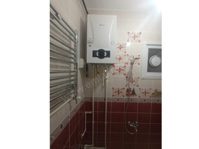 Kocamustafapaşa Merkezde Bayan Öğrenciye  Çalışana 1+0 Kombili Giriş Kat Daire