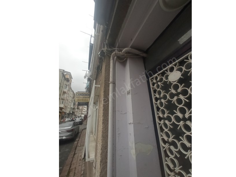 Kocamustafapaşa Merkezde Bayan Öğrenciye  Çalışana 1+0 Kombili Giriş Kat Daire