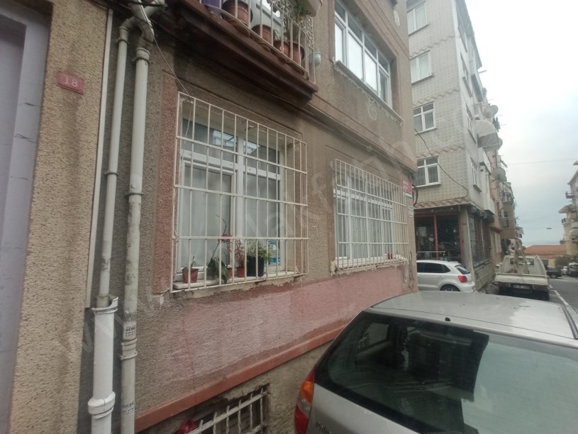 Kocamustafapaşa Merkezde Bayan Öğrenciye  Çalışana 1+0 Kombili Giriş Kat Daire