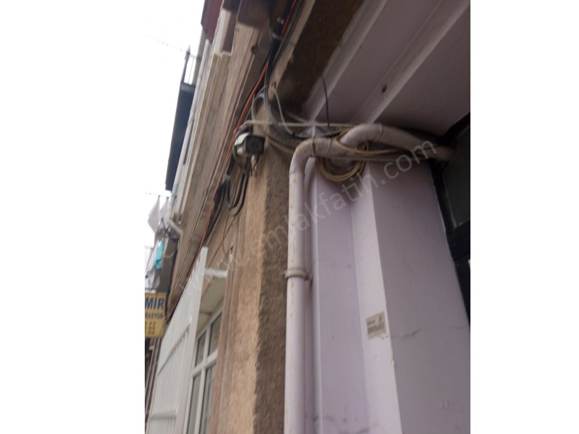 Kocamustafapaşa Merkezde Bayan Öğrenciye  Çalışana 1+0 Kombili Giriş Kat Daire