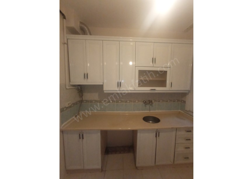 Kocamustafapaşa Merkezde Bayan Öğrenciye  Çalışana 1+0 Kombili Giriş Kat Daire