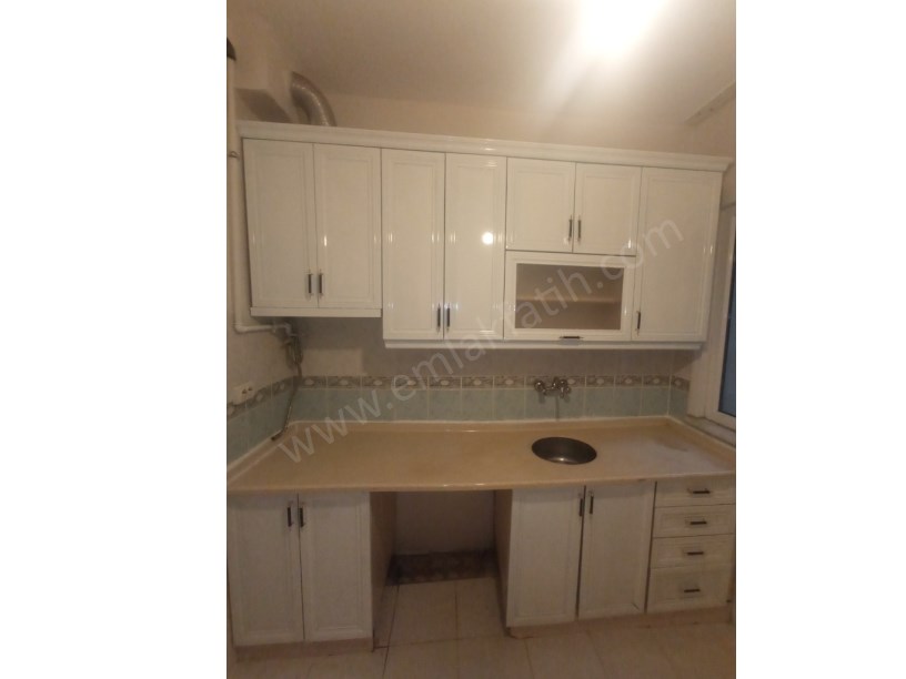 Kocamustafapaşa Merkezde Bayan Öğrenciye  Çalışana 1+0 Kombili Giriş Kat Daire