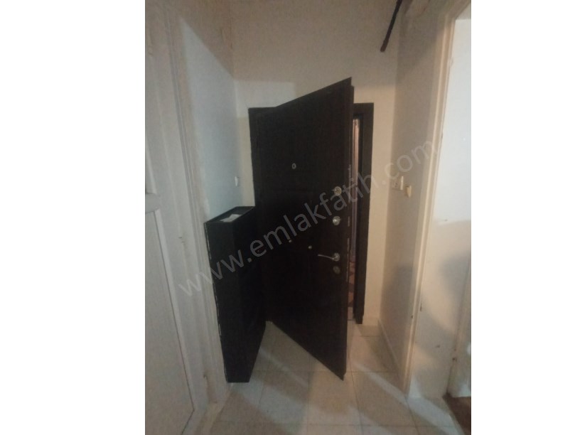 Kocamustafapaşa Merkezde Bayan Öğrenciye  Çalışana 1+0 Kombili Giriş Kat Daire