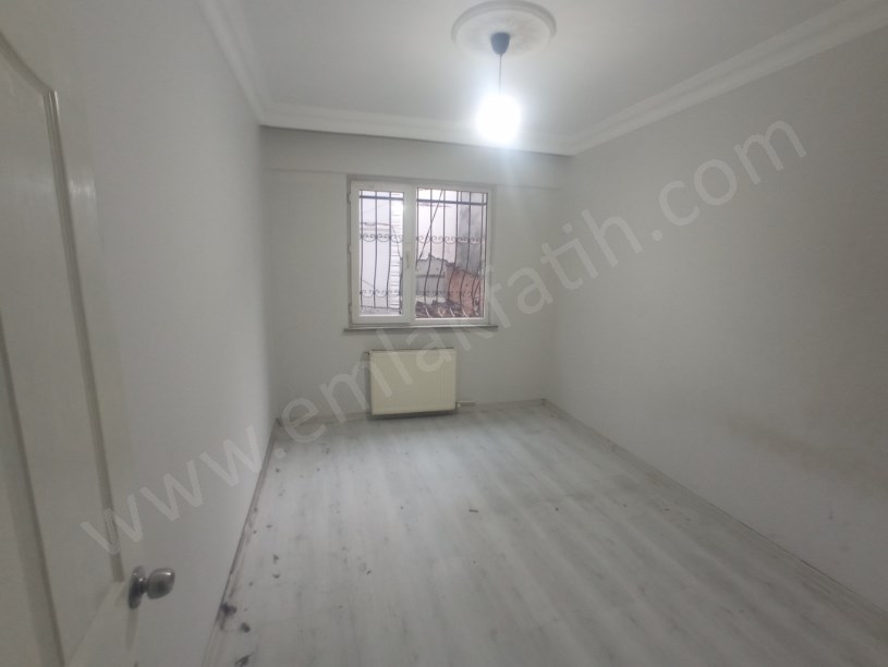 Kocamustafapaşa Genç Kiralık Daire 3+1 Yüksek Giriş Kombili Klimalı Köşe Çift Cepheli 