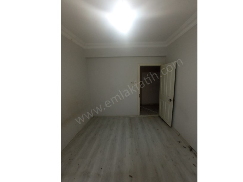 Kocamustafapaşa Genç Kiralık Daire 3+1 Yüksek Giriş Kombili Klimalı Köşe Çift Cepheli 