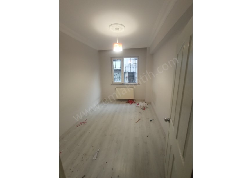 Kocamustafapaşa Genç Kiralık Daire 3+1 Yüksek Giriş Kombili Klimalı Köşe Çift Cepheli 