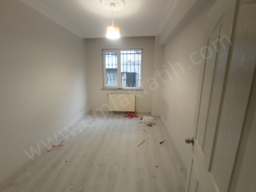 Kocamustafapaşa Genç Kiralık Daire 3+1 Yüksek Giriş Kombili Klimalı Köşe Çift Cepheli 