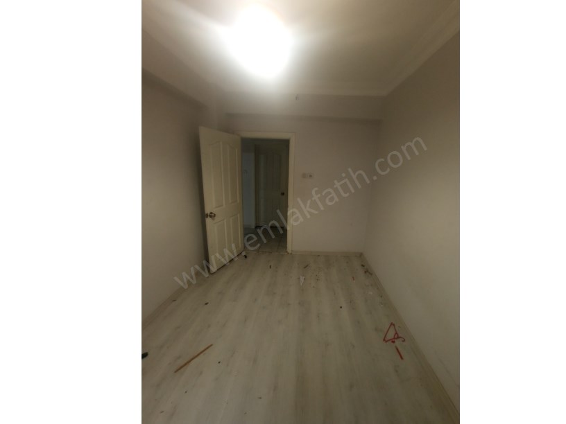 Kocamustafapaşa Genç Kiralık Daire 3+1 Yüksek Giriş Kombili Klimalı Köşe Çift Cepheli 