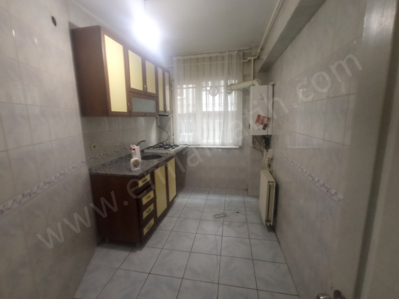 Kocamustafapaşa Genç Kiralık Daire 3+1 Yüksek Giriş Kombili Klimalı Köşe Çift Cepheli 