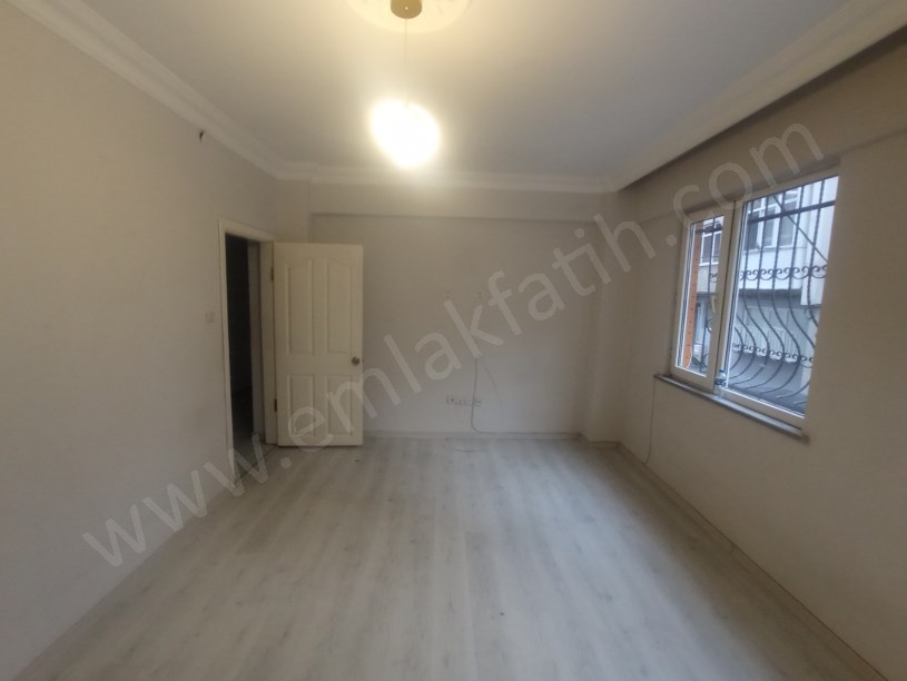 Kocamustafapaşa Genç Kiralık Daire 3+1 Yüksek Giriş  ( ESKİ PORTFÖY )