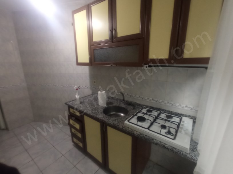 Kocamustafapaşa Genç Kiralık Daire 3+1 Yüksek Giriş Kombili Klimalı Köşe Çift Cepheli 